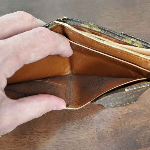 Louis Vuitton Monogram Double Snap Wallet - Picture 8 of 14